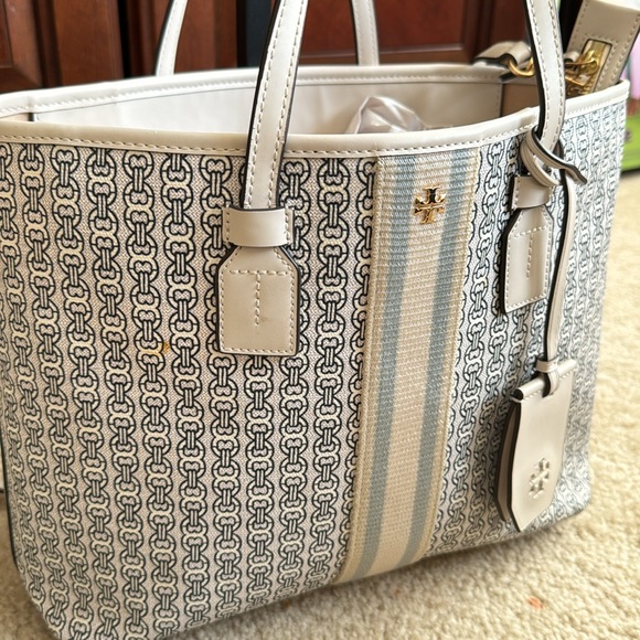 Tory Burch Gemini Link Canvas Small Tote - Picture 4 of 11